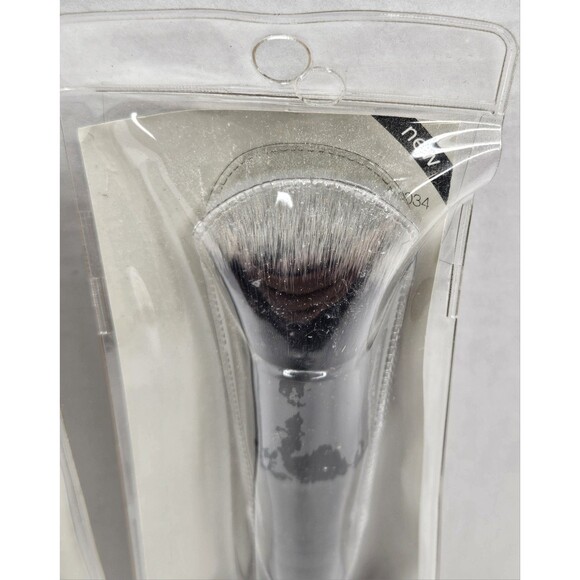 E.L.F. Ultimate Blending Brush 84034 Lot Of 2 NIP Large Dome Shaped - Picture 4 of 4